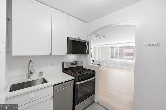 Photo - 1121 Arlington Blvd Unit 207
