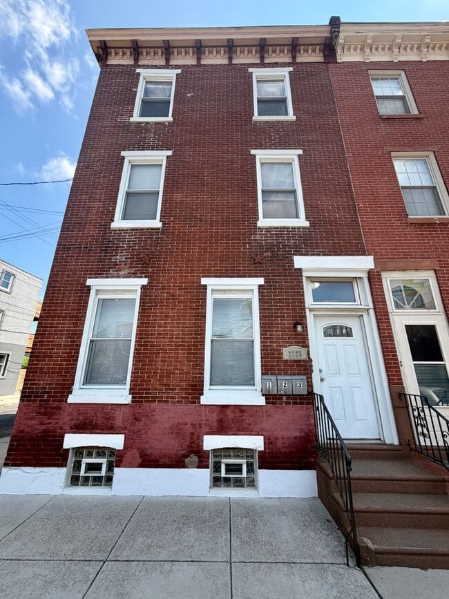 Building Photo - 2725 E Lehigh Ave Unit #3
