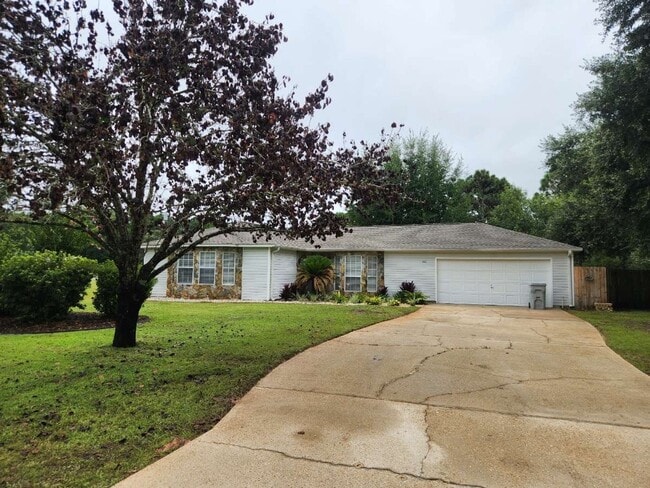 Building Photo - Stylish Ranch-Style Home with Office, Over...