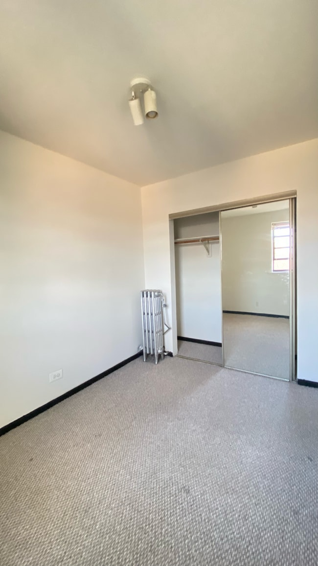 Photo - 3933 N Clarendon Ave Unit 406