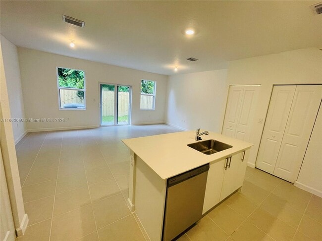 Photo - 110 SE 10th St