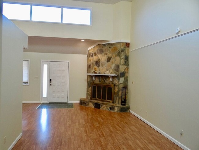 Photo - 2 bedroom unfurnished LONG TERM RENTAL in Fairway Ridge