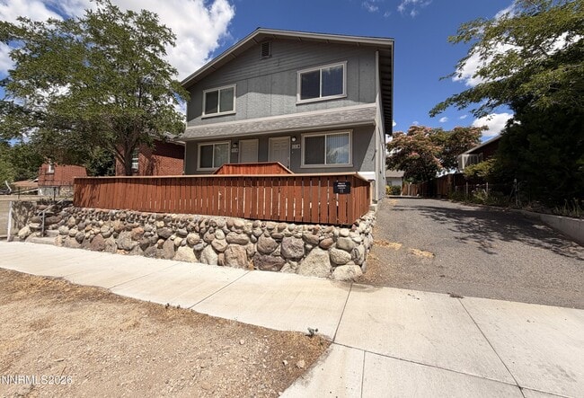 Photo - 319 Thoma St