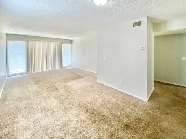 Building Photo - 1208 Bush River Rd Rental