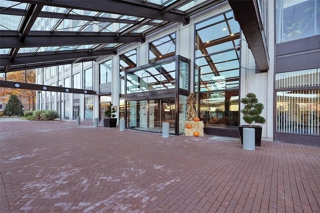Photo - 320 Fort Duquesne Blvd Unit 8M
