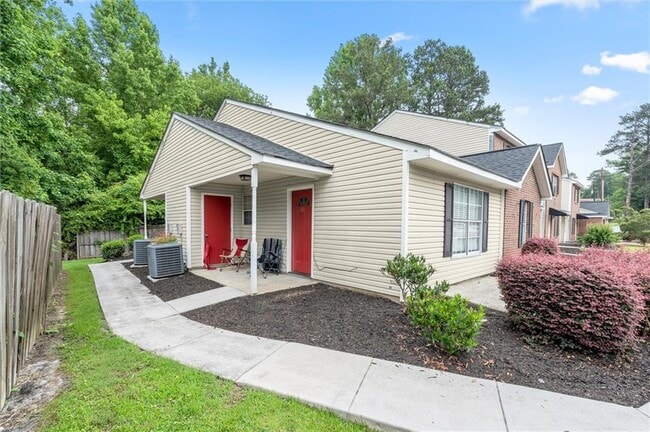 Building Photo - 5058 Jonesboro Rd Unit G49