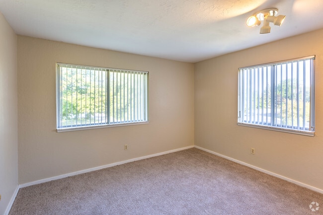 1 BR, 1 BA - The Ascot - 760 SF - Camelot Place