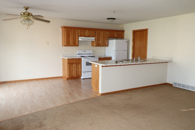 Photo - 301 8th Ave W