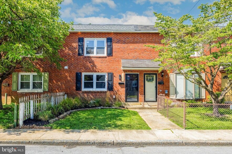 Photo - 704 S Adams St