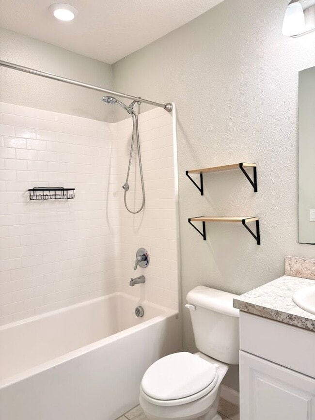 Photo - 123 College St