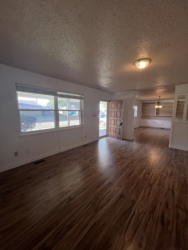 Photo - 735 NW 5th St