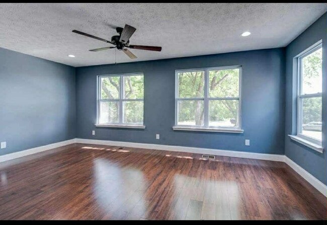 Building Photo - 1008 Windrush Rd Unit #A Rental