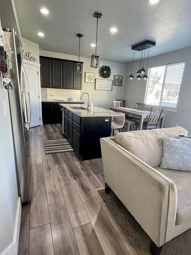5568 Rokeby Ln