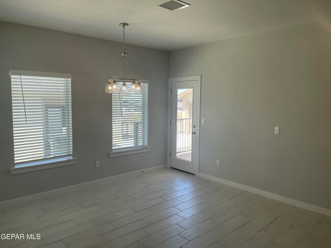 Photo - 537 Osier Dr
