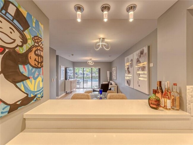 Building Photo - 2713 NE 15th St Unit # 2