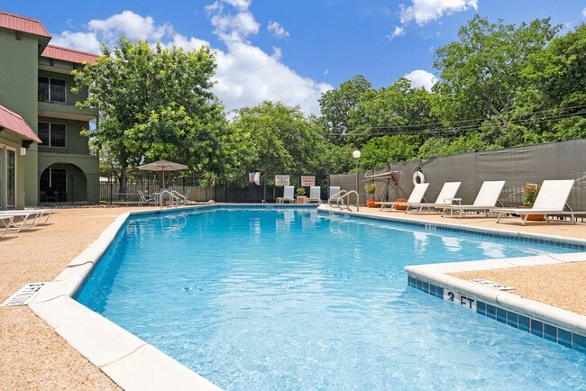 Building Photo - Kensington Court