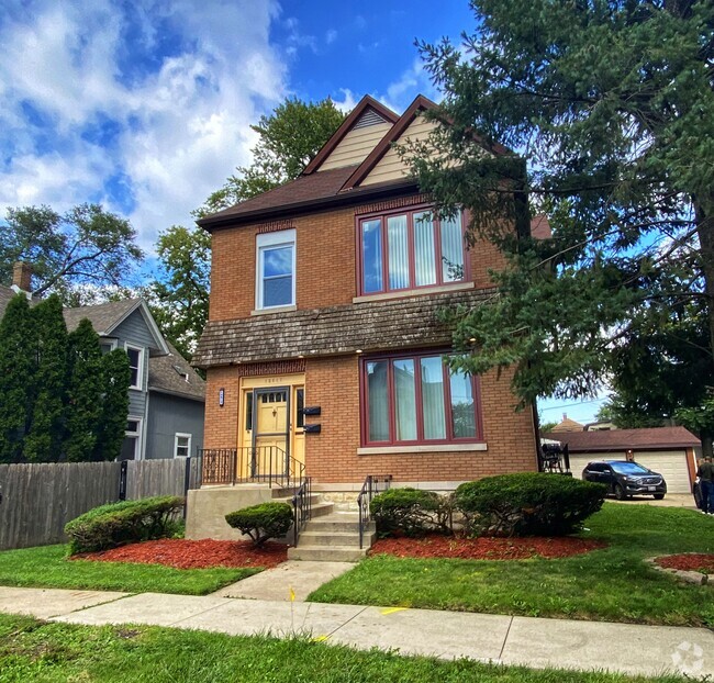 Building Photo - 12617 Greenwood Ave Unit #2 Rental