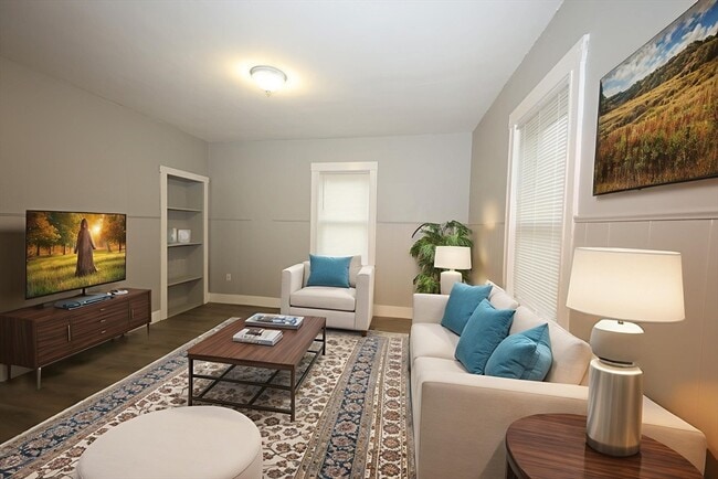 Building Photo - 23 Des Moines Rd Unit 2