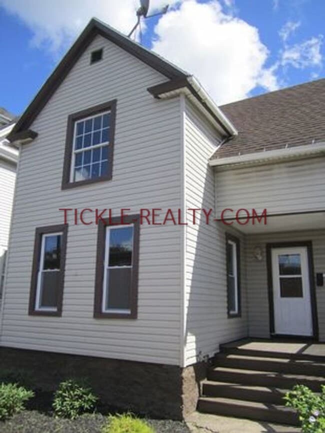 3 Bedroom Single Family House - 3 Bedroom Single Family House