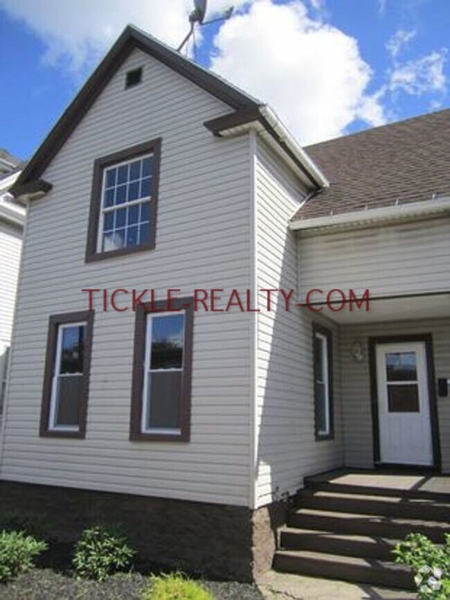 Building Photo - 3 Bedroom Single Family House