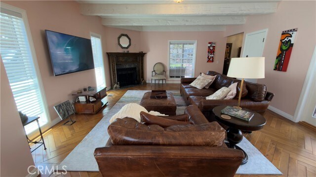 Photo - 327 Aster St