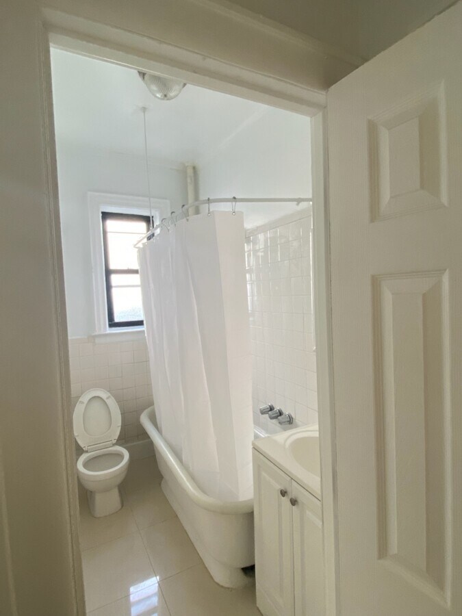 Photo - 388 E 96th St