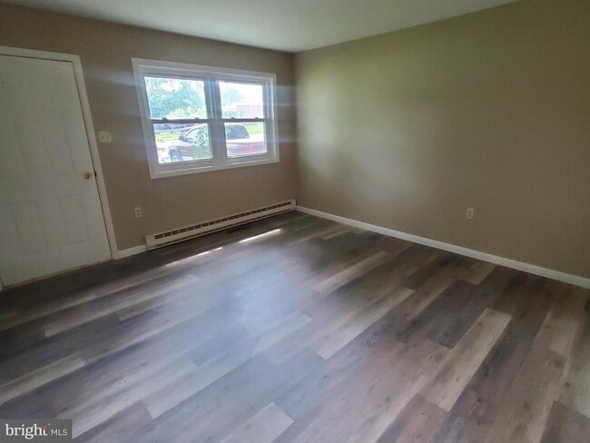 Photo - 570 Guldin Rd
