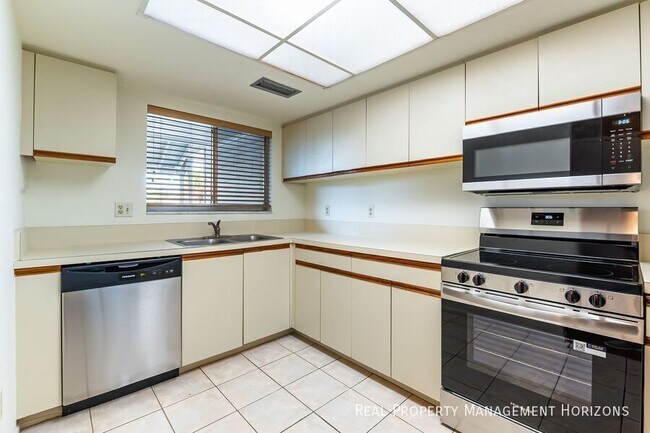 Photo - 251 Fenwick Dr