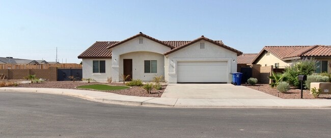 Building Photo - 3 bedroom home in the Yuma Valley