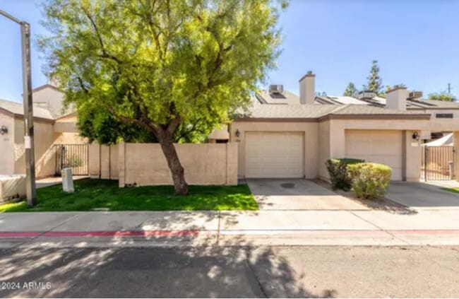 Photo - 3211 E Lavey Ln Townhome
