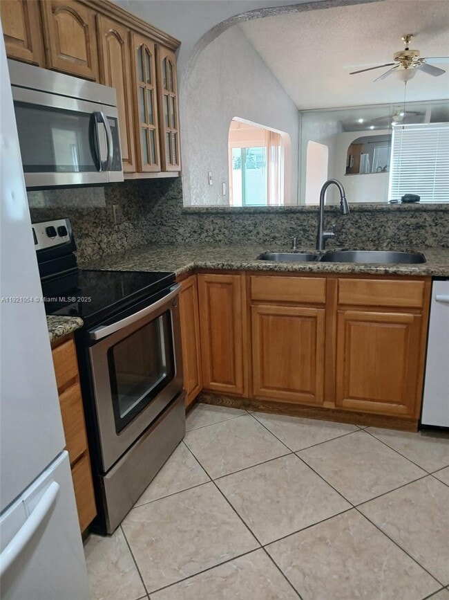 Photo - 5550 Lakewood Cir S