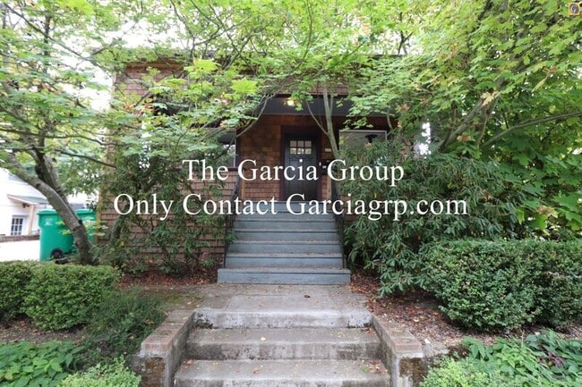Building Photo - 602 NE Brazee St