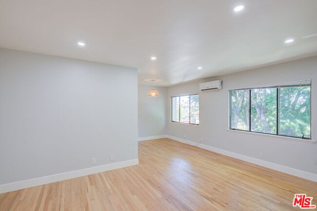 Photo - 11825 Iowa Ave Unit 5