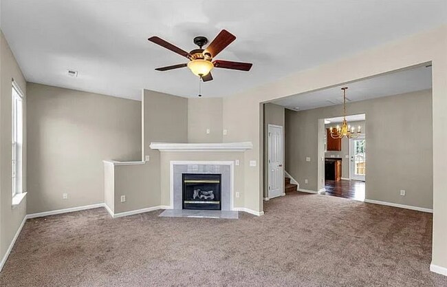 Photo - Beautiful 3 bedroom, 3 1/2 bathroom townhome in Tarrant Trace