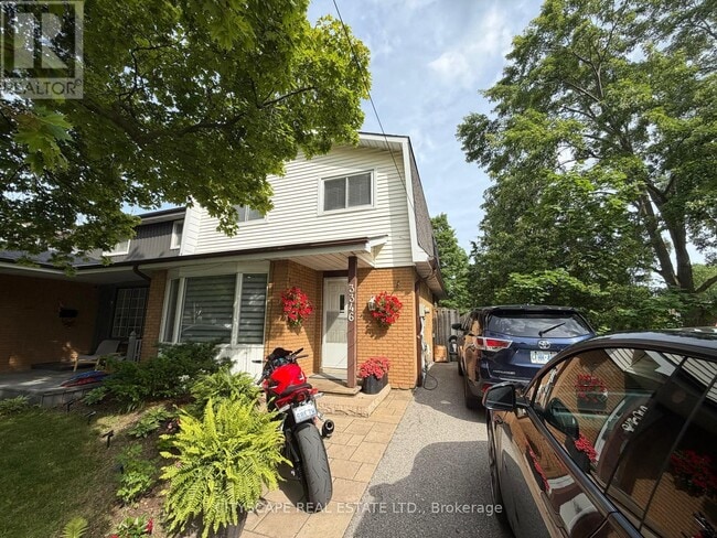 Photo - 3346 Chokecherry Crescent