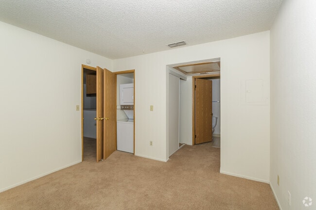 2BR, 2BA - 882 SF