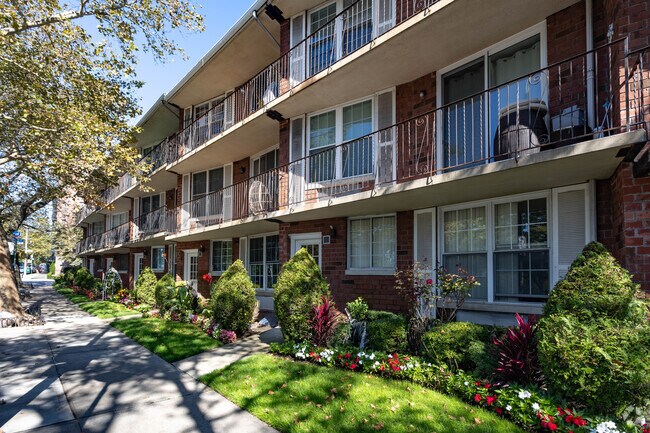 Photo - 9951 Shore Rd