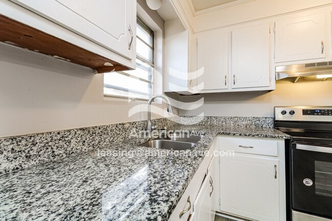 Photo - 428 W Lakeside Ave