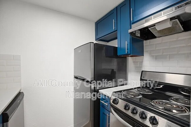 Photo - 502 W 35th St Unit 103