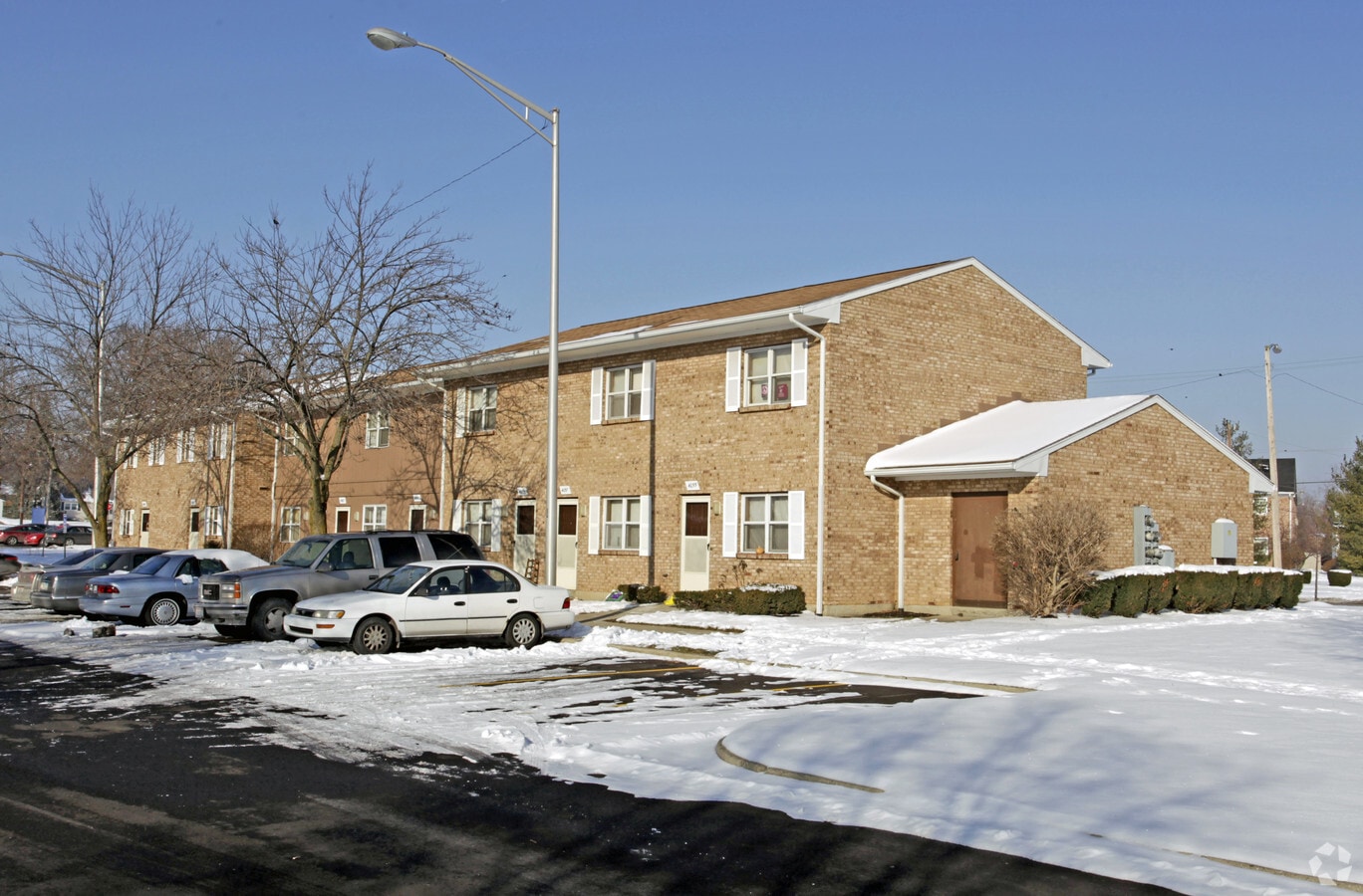 Riverside Estates - Riverside Estates Apartments