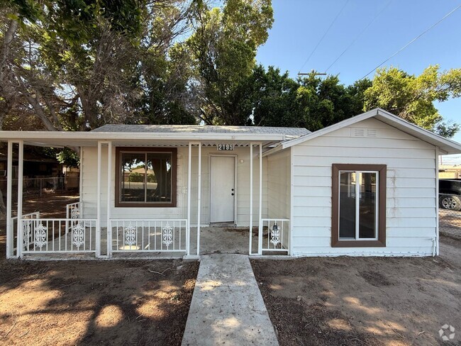 Building Photo - 3 Bedroom Home near Downtown Yuma!