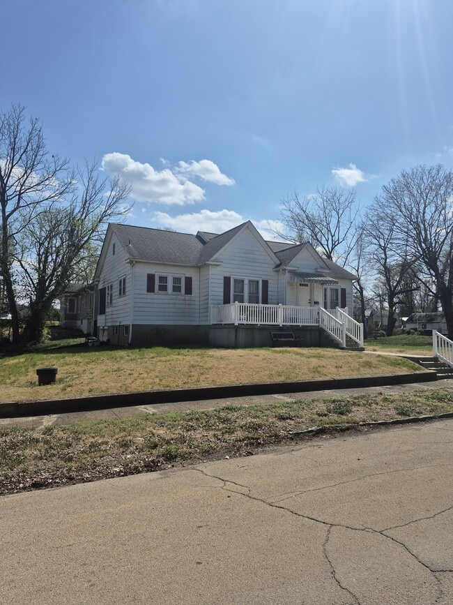 Building Photo - 22 SW Main St