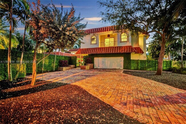 Photo - 2035 NE 31st Ave