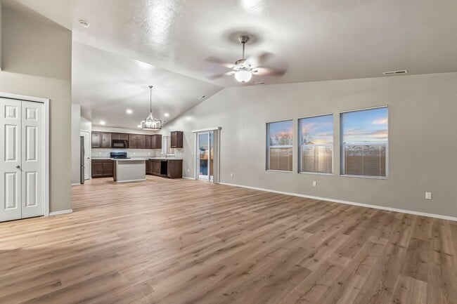 Photo - Spacious 4bd/2ba, Single Level Home in Qui...