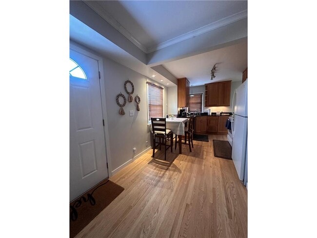 Photo - 629 E 67th St