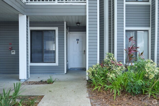 Building Photo - Recently Updated 2bd 2bth Condo Available ...