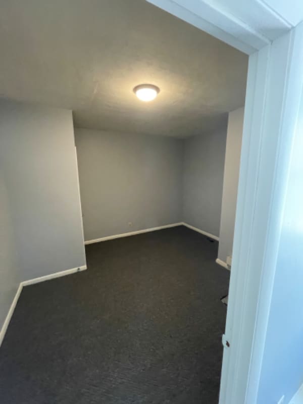 Photo - 913 N Main St