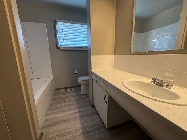 Photo - Main Level in Jasper Place with Great Incentive and Pet Friendly! Unit Upper