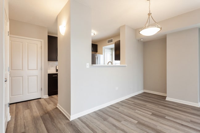 Photo - AMLI at Seven Bridges