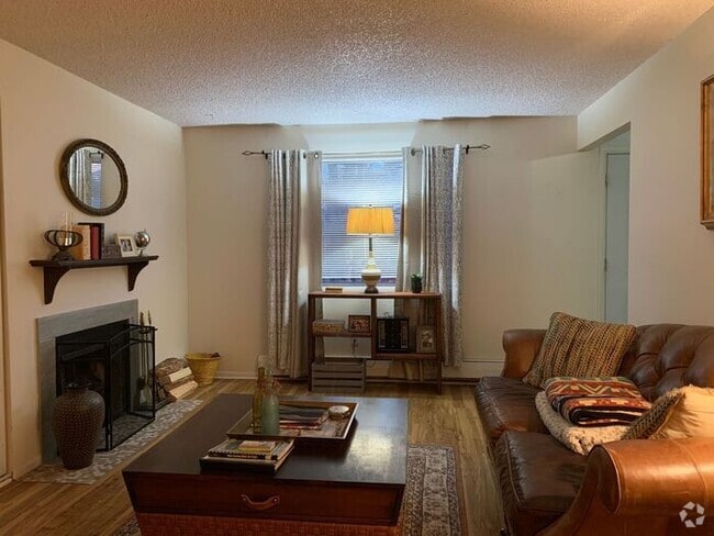 Building Photo - 1ST MONTH 1/2 OFF SPECIAL!!!! Rental
